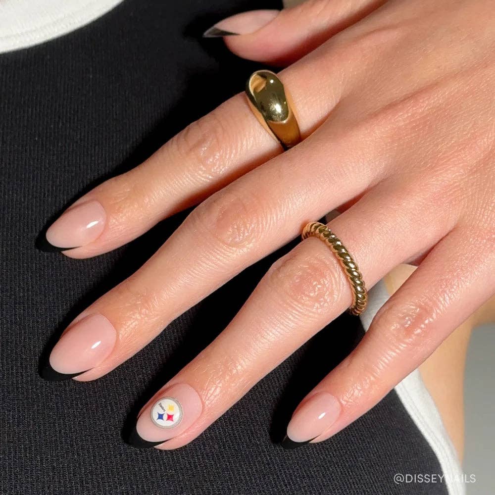 Glamnetic x Fanatics Eagles NFL Press-On Nail Collection