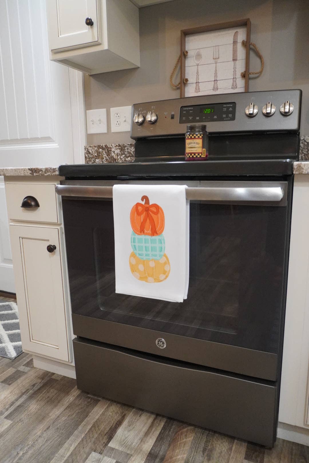 Trio Pumpkin Stack with Bow Tea Towel
