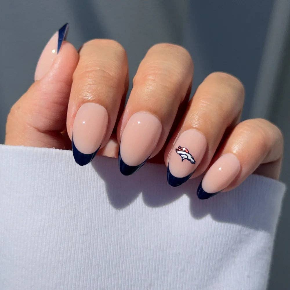 Glamnetic x Fanatics Eagles NFL Press-On Nail Collection