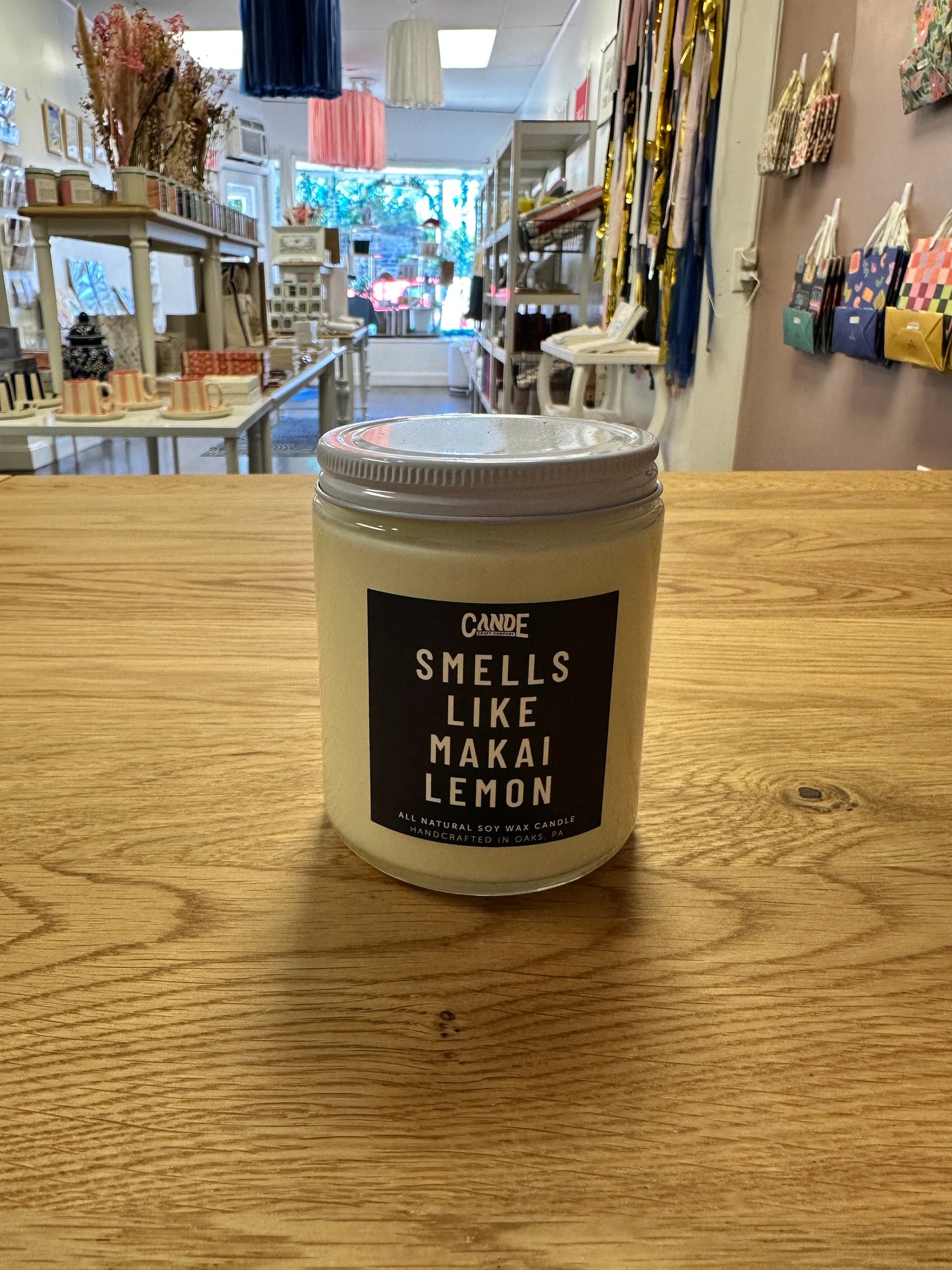 Smells like Makai Lemon Candle