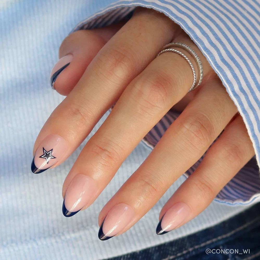 Glamnetic x Fanatics Eagles NFL Press-On Nail Collection