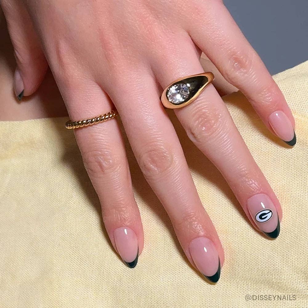 Glamnetic x Fanatics Eagles NFL Press-On Nail Collection
